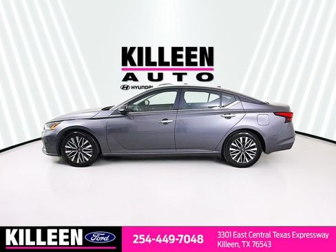 Used 2025 Nissan Altima 2.5 SV FWD image 4