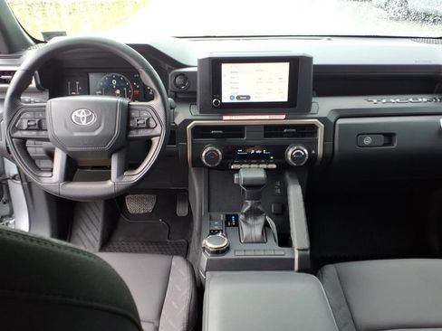 Certified 2025 Toyota Tacoma SR AWD/4WD image 5