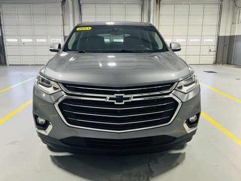 Used 2021 Chevrolet Traverse LT image 14