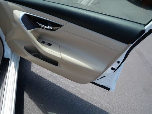 Used 2013 Nissan Altima 2.5 SL FWD image 30