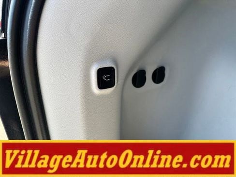 Used 2019 Jeep Cherokee Limited w/ Trailer Tow Group AWD/4WD image 39
