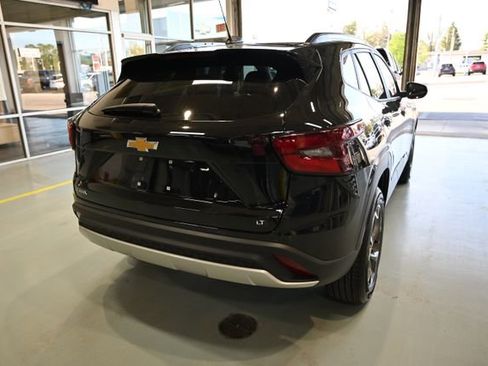 Used 2025 Chevrolet Trax LT w/ Driver Confidence Package image 5