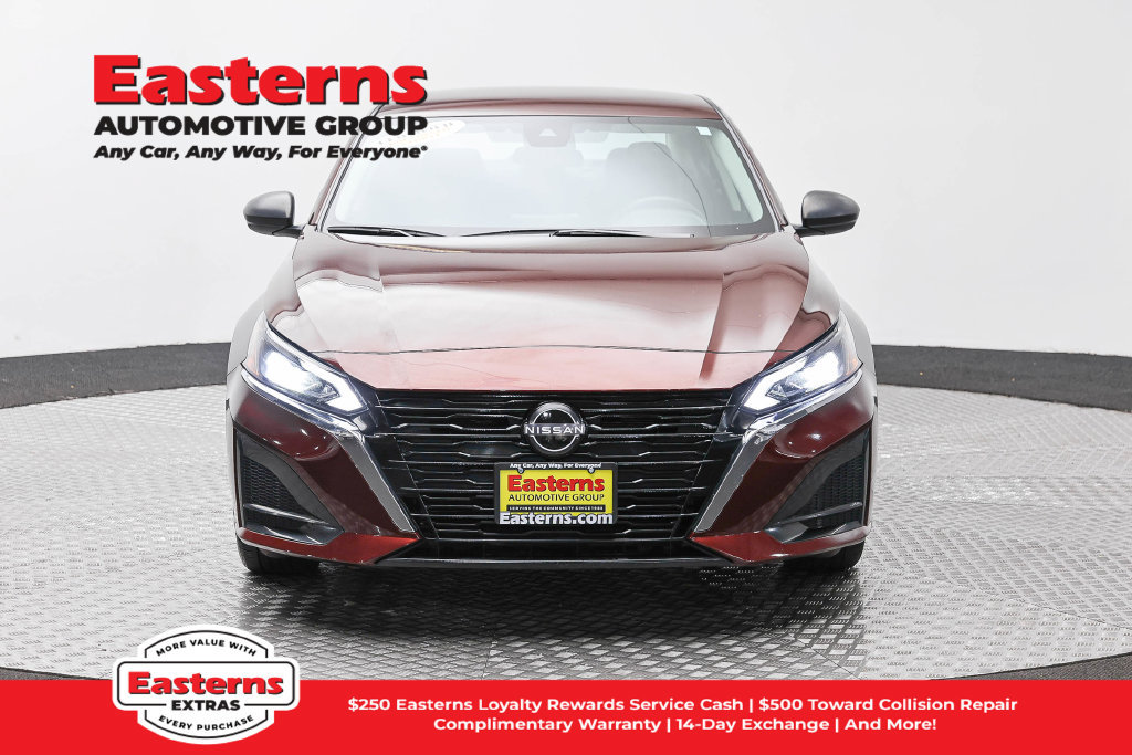 Used 2024 Nissan Altima 2.5 SV FWD image 3