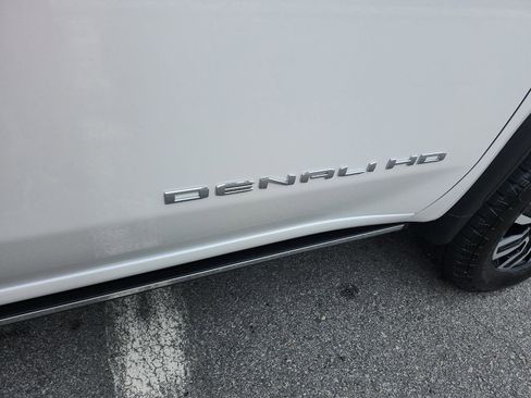 Used 2025 GMC Sierra 2500 Denali Ultimate AWD/4WD image 7