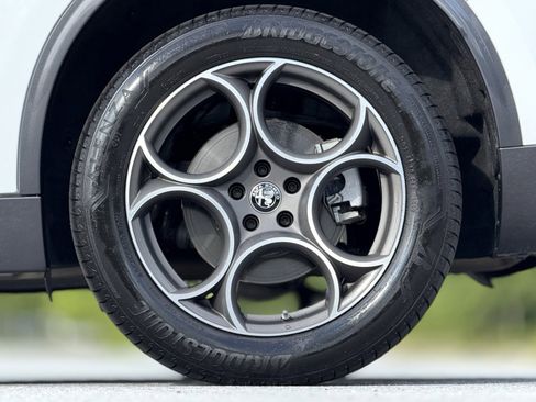 Used 2022 Alfa Romeo Stelvio Ti image 18