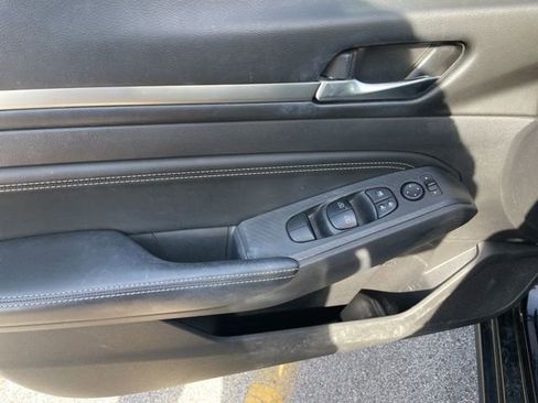 Used 2019 Nissan Altima 2.5 SV image 12