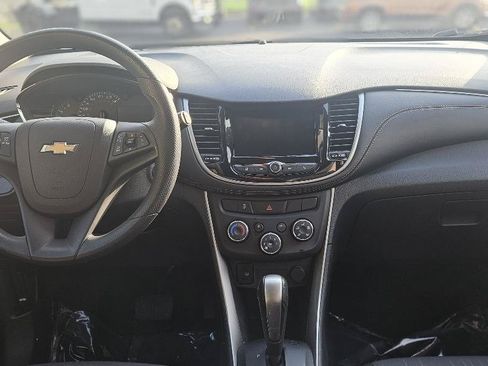 Used 2022 Chevrolet Trax LT FWD image 13