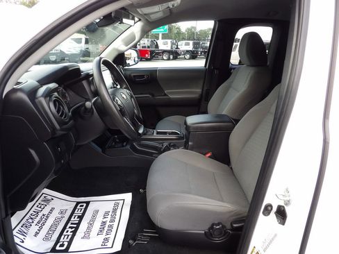 Used 2022 Toyota Tacoma SR RWD image 17