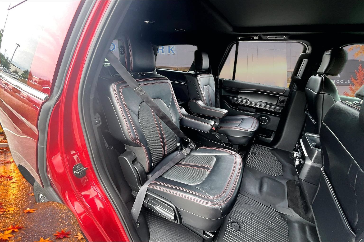Used 2019 Ford Expedition Limited w/ Equipment Group 303A AWD/4WD image 25