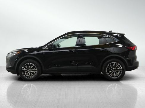 Used 2025 Ford Escape SE w/ Class II Trailer Tow Package FWD image 3