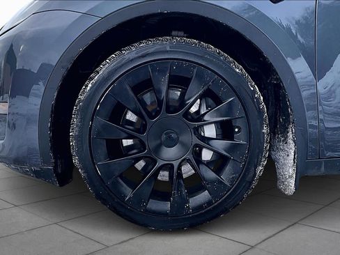 Used 2022 Tesla Model Y Long Range image 10