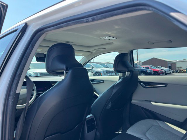 Used 2023 Kia Niro Wave w/ Wave Preserve Package FWD image 8