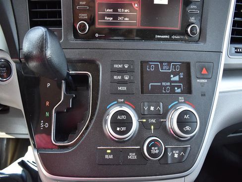 Used 2020 Toyota Sienna LE image 17