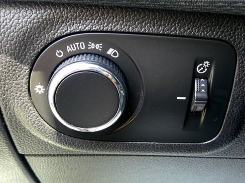 Used 2017 Chevrolet Cruze LS image 19