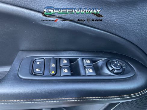 Used 2017 Jeep Compass Latitude w/ Popular Equipment Group FWD image 17