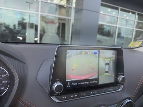 Used 2023 Nissan Sentra SR w/ SR Premium Package image 3