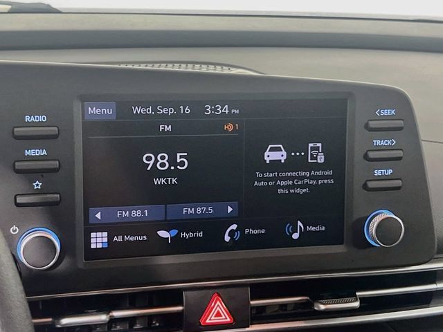 Used 2025 Hyundai Elantra Hybrid FWD image 11