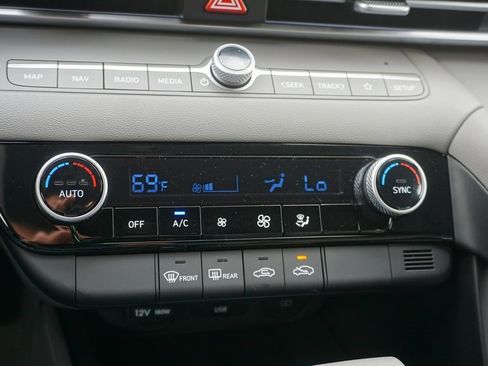 Used 2024 Hyundai Elantra SEL image 14