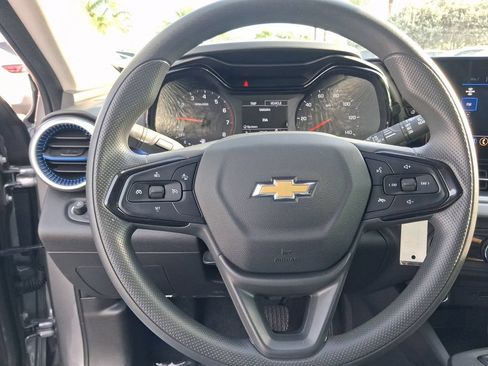 Used 2025 Chevrolet Trax LS FWD image 17