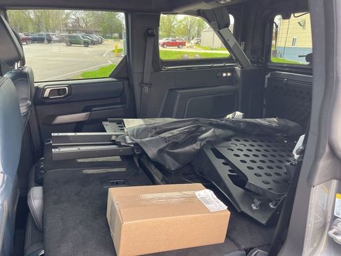 Used 2023 Ford Bronco Outer Banks AWD/4WD image 13
