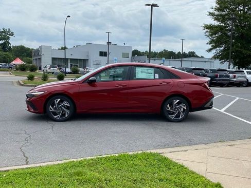 Certified 2025 Hyundai Elantra SEL image 4