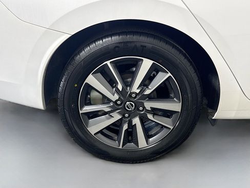 Used 2021 Nissan Versa SV image 33