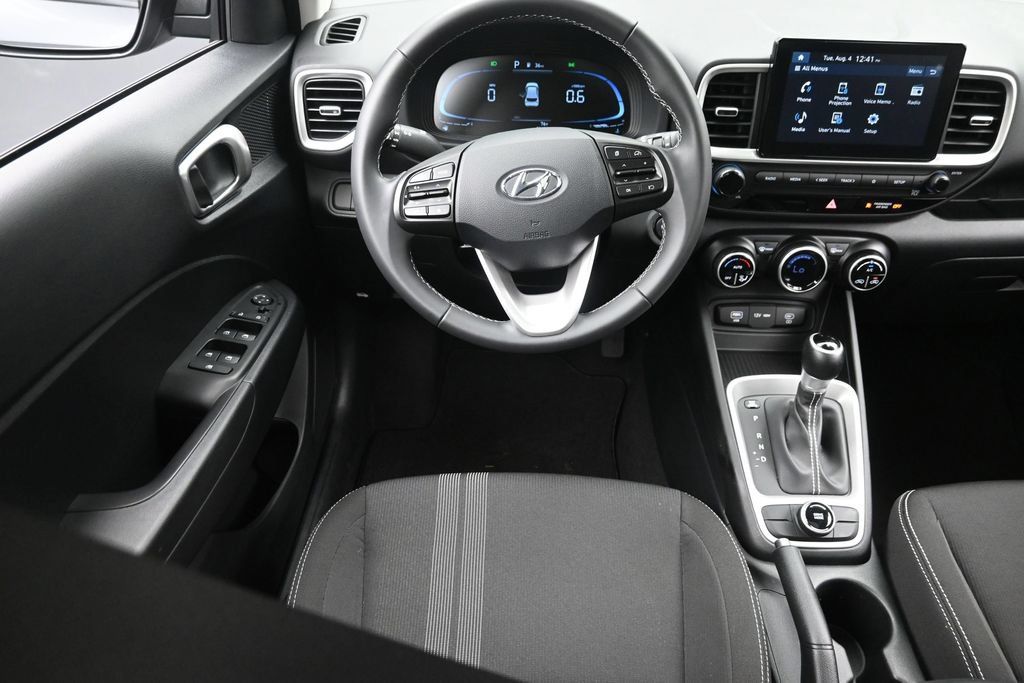 Used 2025 Hyundai Venue SEL FWD image 14