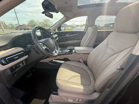 Used 2023 Lincoln Nautilus Reserve w/ Monochromatic Package image 12
