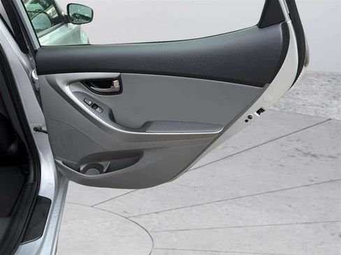 Used 2012 Hyundai Elantra Limited FWD image 21