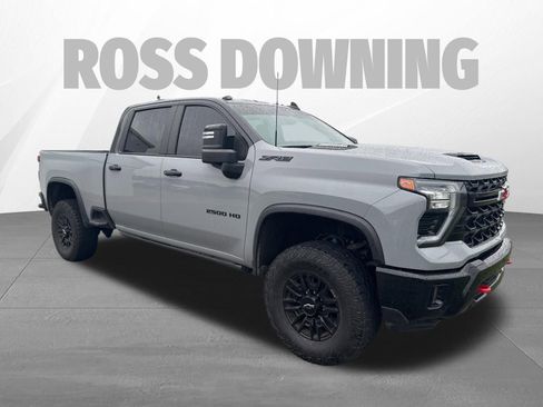 Used 2024 Chevrolet Silverado 2500 ZR2 w/ Technology Package AWD/4WD image 3