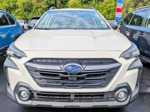 Used 2025 Subaru Outback Premium AWD/4WD image 2