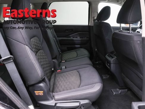 Used 2024 Nissan Pathfinder S AWD/4WD image 23