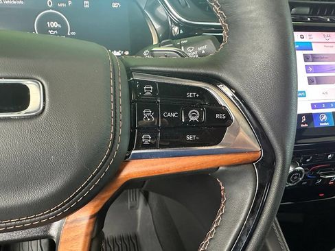 Used 2025 Jeep Grand Cherokee Summit AWD/4WD image 23