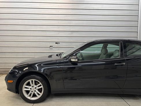 Used 2002 Mercedes-Benz C 230 Coupe image 3