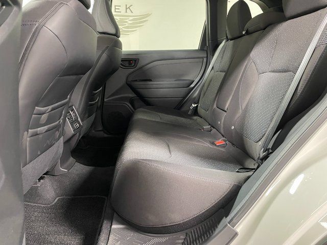 Used 2026 Subaru Forester Premium AWD/4WD image 21