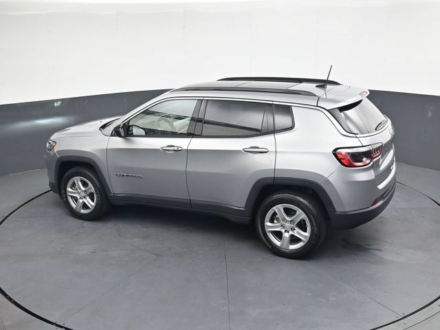 Used 2023 Jeep Compass Latitude w/ Sun and Sound Group AWD/4WD image 27