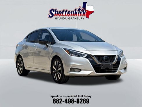 Used 2021 Nissan Versa SR FWD image 3