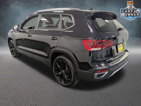 Used 2022 Volkswagen Taos SE w/ Panoramic Sunroof Package AWD/4WD image 7
