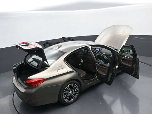 Used 2018 BMW 530e xDrive AWD/4WD image 44