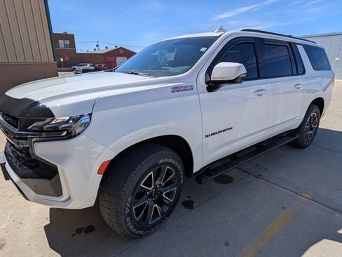 Used 2022 Chevrolet Suburban Z71 w/ Luxury Package image 3