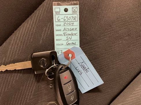 Used 2024 Nissan Frontier SV AWD/4WD image 35