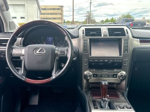 Used 2018 Lexus GX 460 Premium w/ Premium Package AWD/4WD image 24