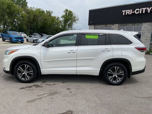 Used 2016 Toyota Highlander XLE AWD/4WD image 3