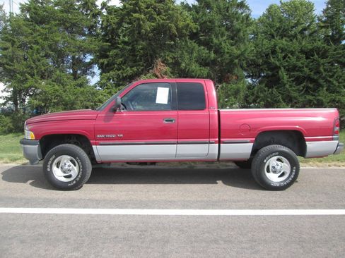Used 1999 Dodge Ram 1500 Truck 4x4 Quad Cab image 2