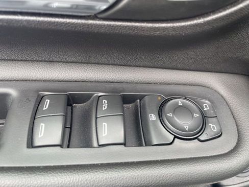 Used 2024 GMC Terrain SLT FWD image 11
