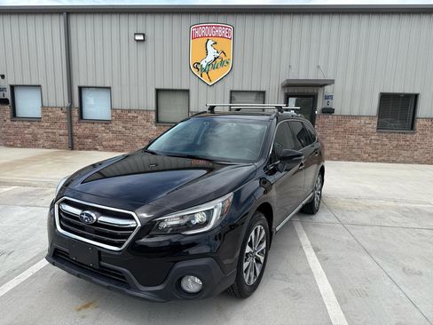Used 2018 Subaru Outback 2.5i Touring image 3