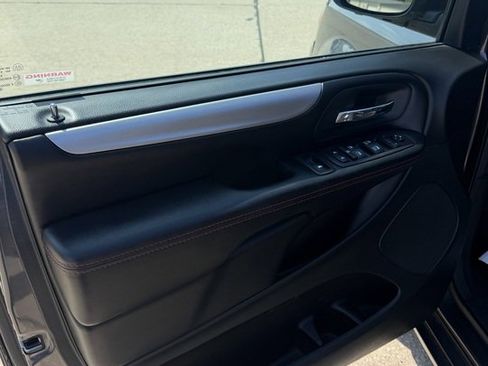 Used 2019 Dodge Grand Caravan GT FWD image 9