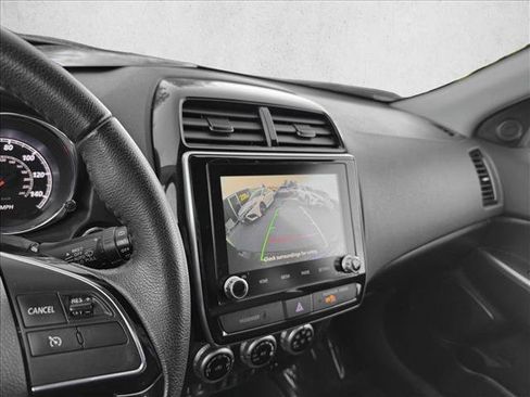 Used 2024 Mitsubishi Outlander SE image 13