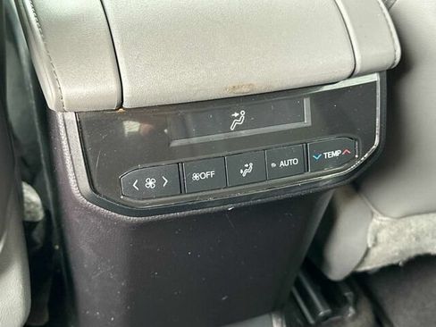 Used 2023 Toyota Highlander XLE AWD/4WD image 15