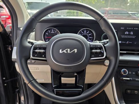 Used 2022 Kia Carnival LX FWD image 23